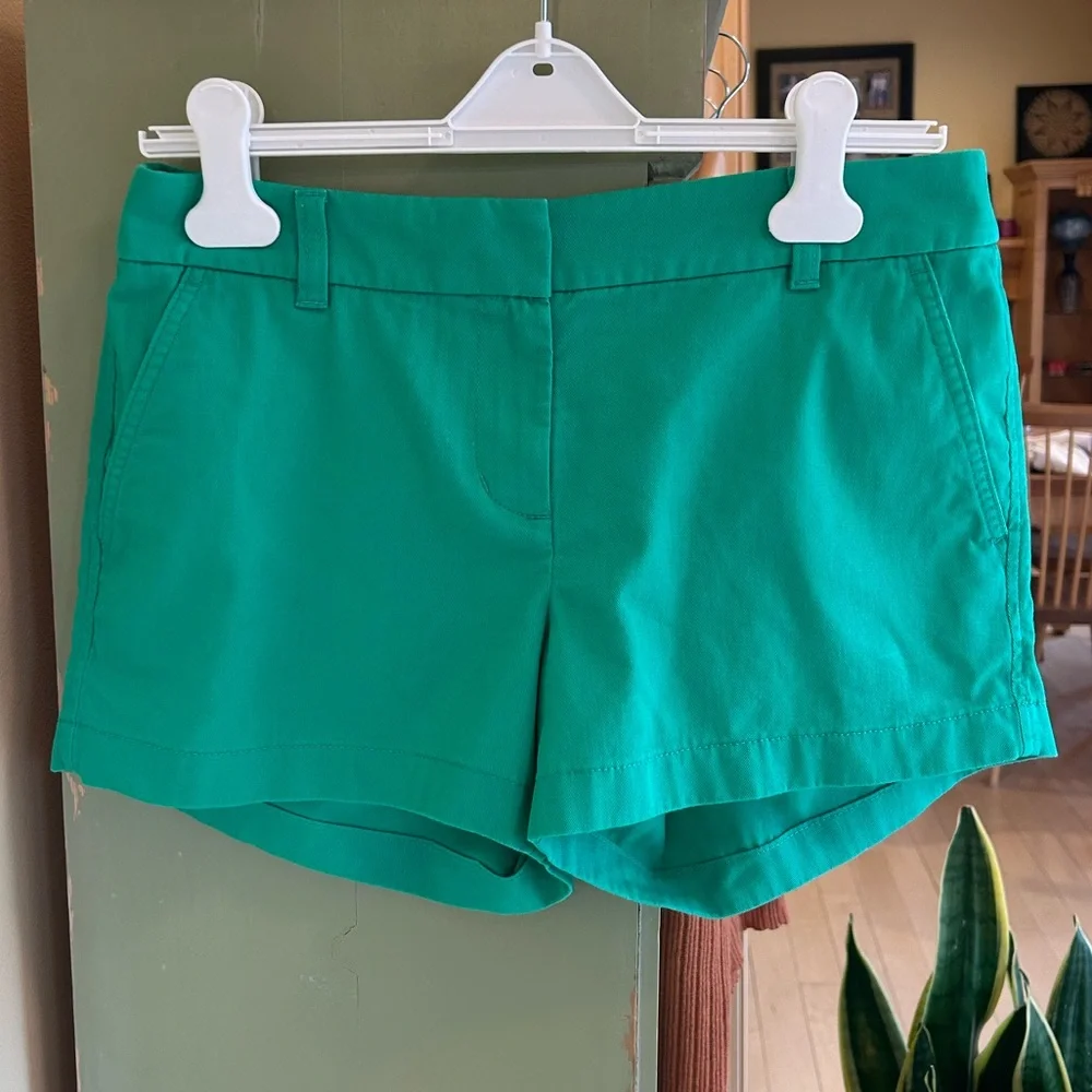J. Crew Women’s Classic Chino 3.5” Inseam 100% Cotton Modern Clover Size 6
